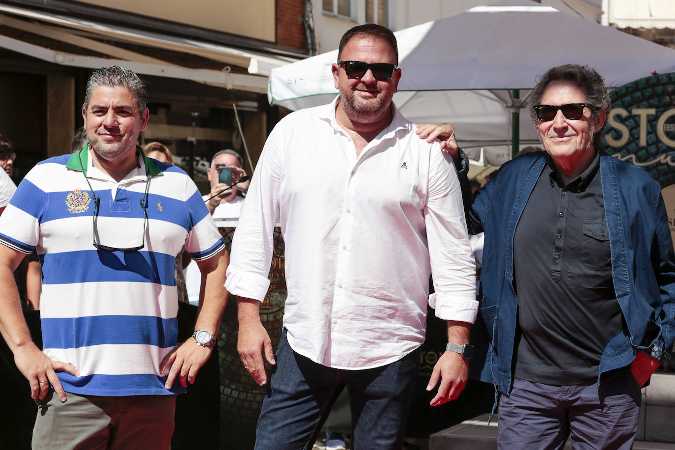 Carlos Lobo, el alcalde de Mérida y Miguel Ríos.