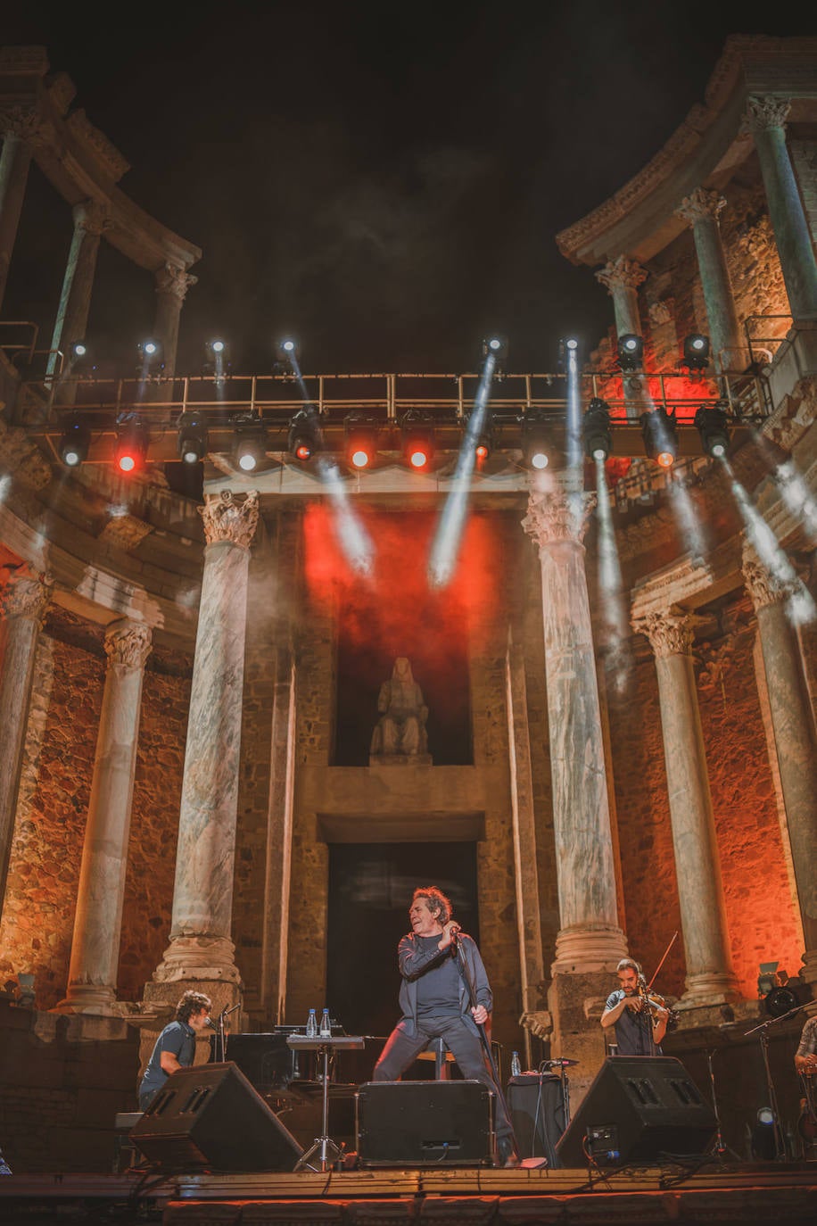 Fotos: El mítico rockero Miguel Ríos hace vibrar el estreno del Stone &amp; Music