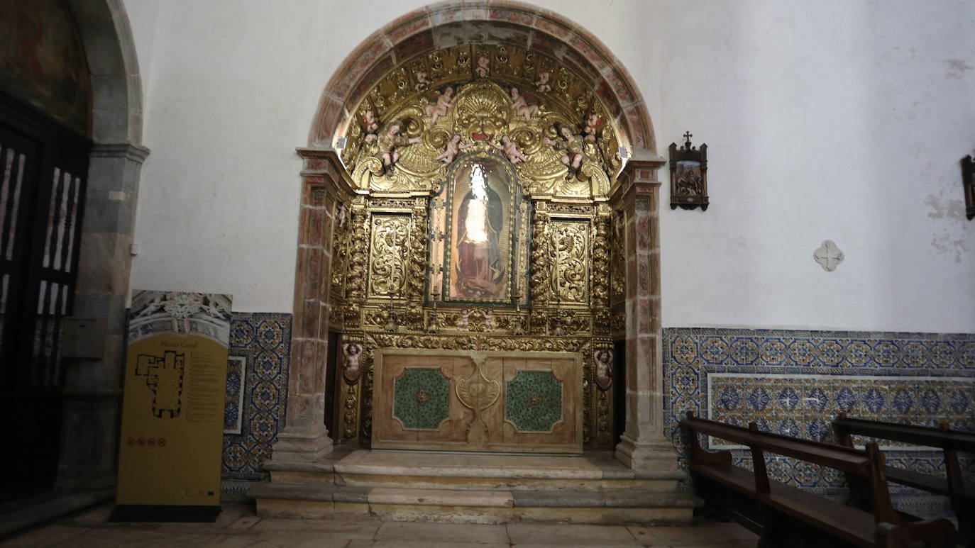 Una de las capillas de la antigua catedral. 