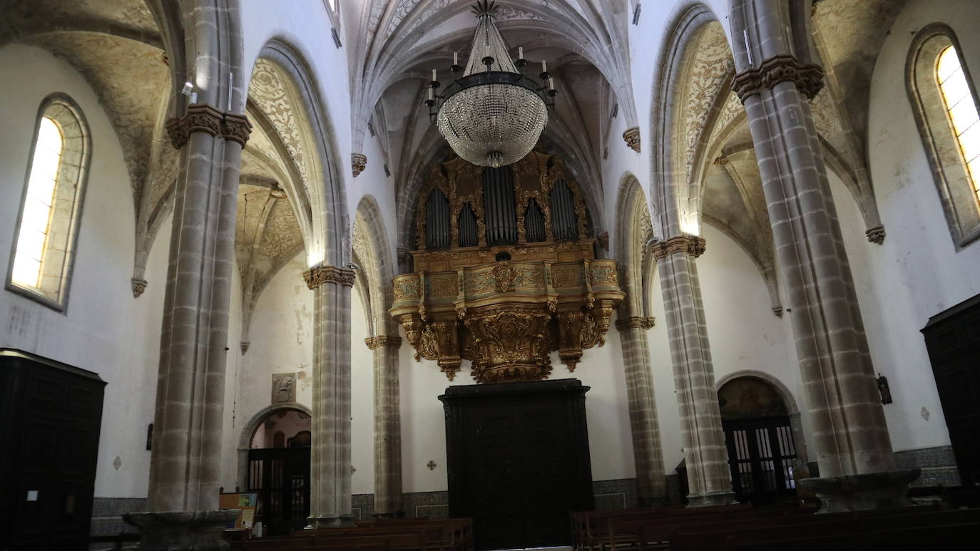 Órgano, obra de un maestro italiano. 