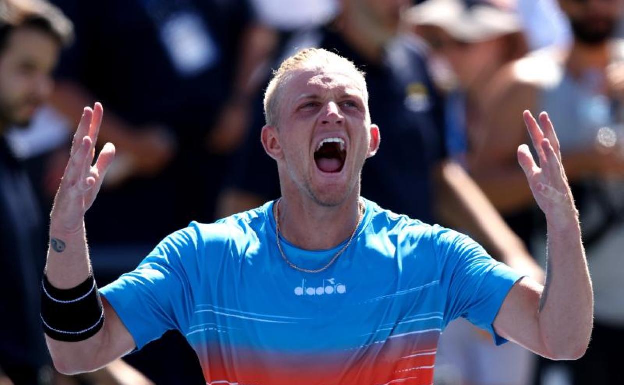 Alejandro Davidovich celebra su victoria ante Daniel Galán. 