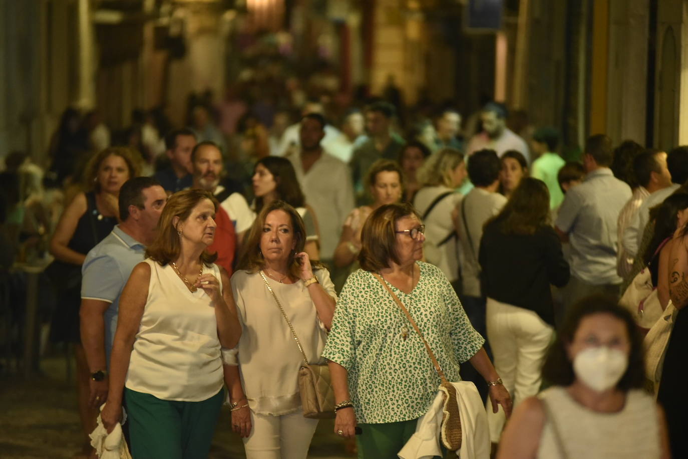 Fotos: Los pacenses disfrutan de la Noche en Blanco