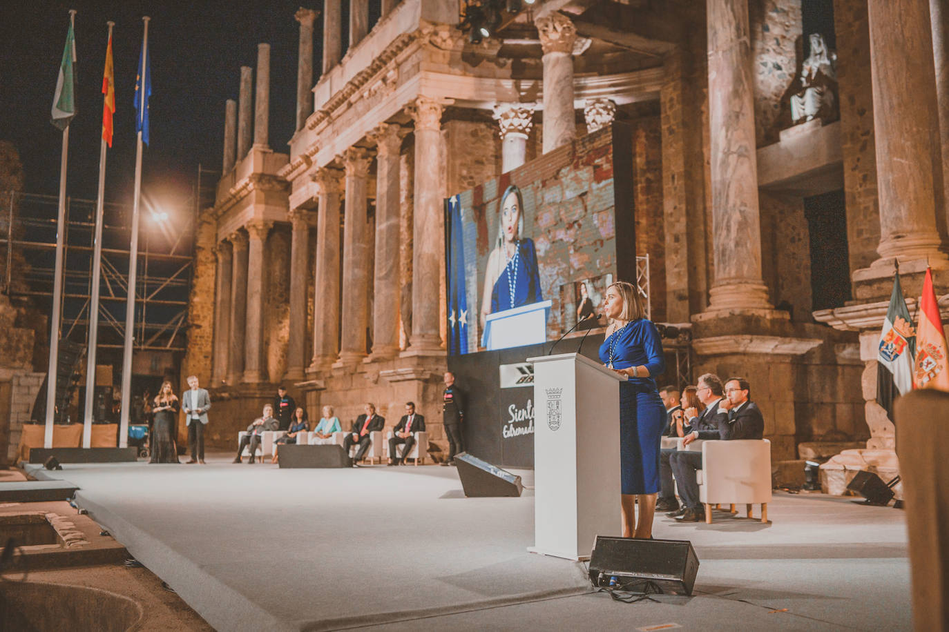 Fotos: Acto de entrega de las Medallas de Extremadura en el Teatro Romano