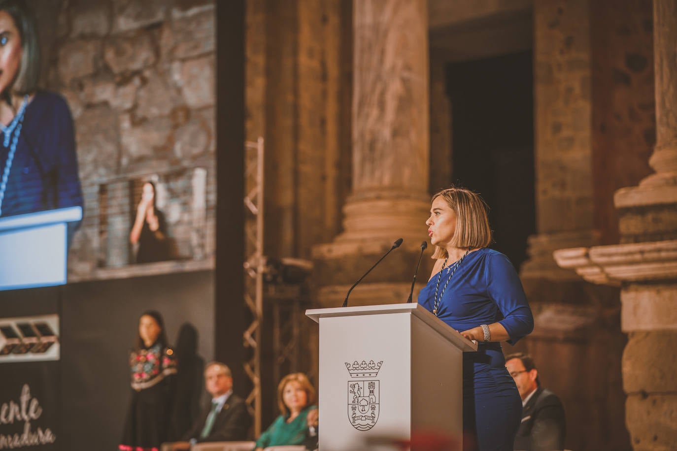 Fotos: Acto de entrega de las Medallas de Extremadura en el Teatro Romano