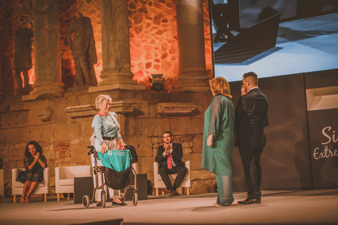 Fotos: Acto de entrega de las Medallas de Extremadura en el Teatro Romano