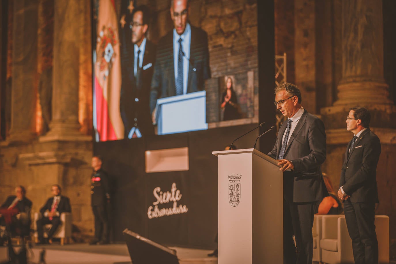 Fotos: Acto de entrega de las Medallas de Extremadura en el Teatro Romano