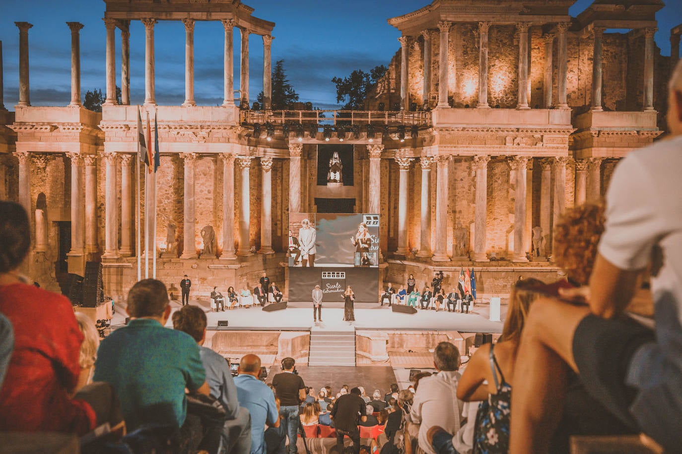 Fotos: Acto de entrega de las Medallas de Extremadura en el Teatro Romano