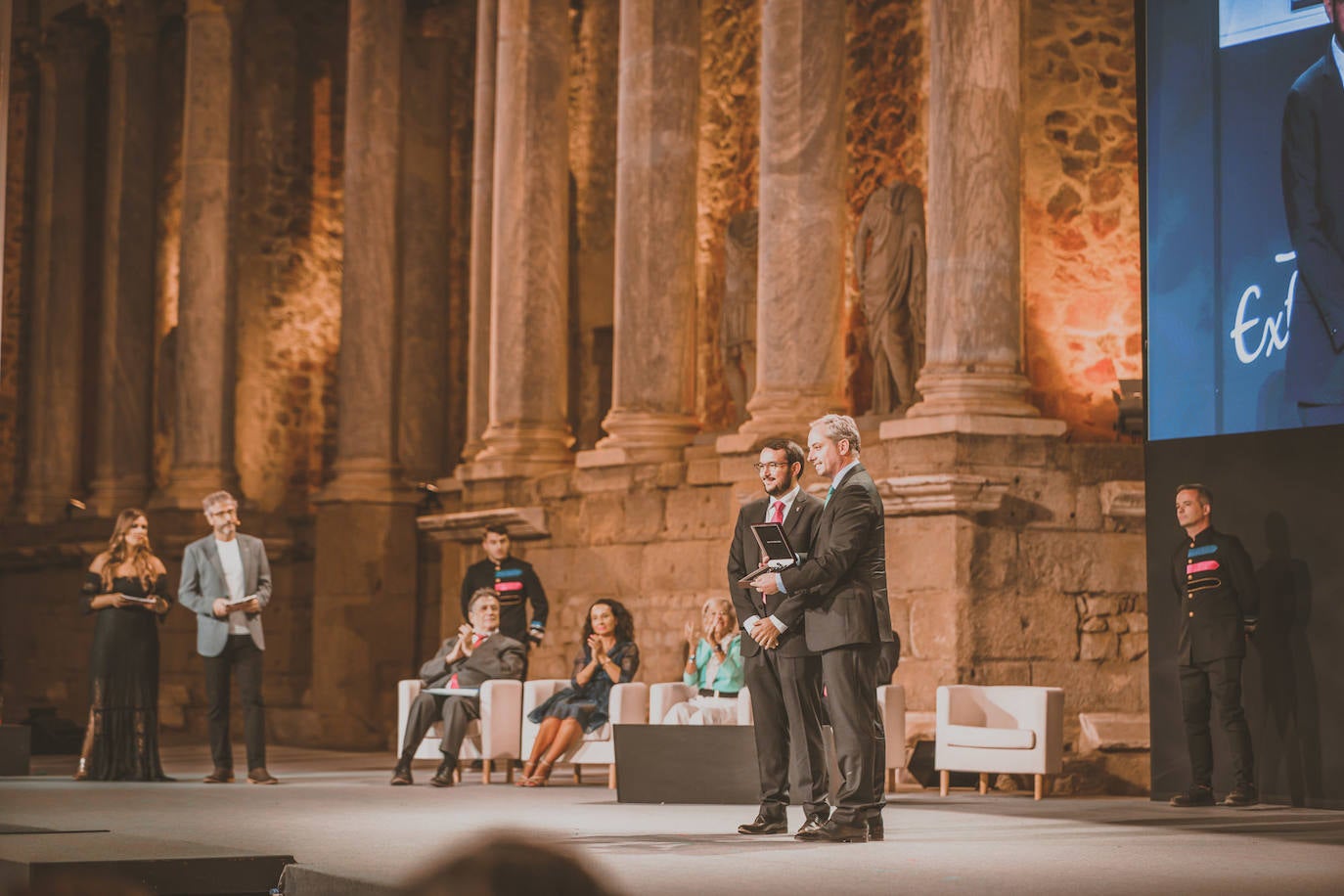 Fotos: Acto de entrega de las Medallas de Extremadura en el Teatro Romano