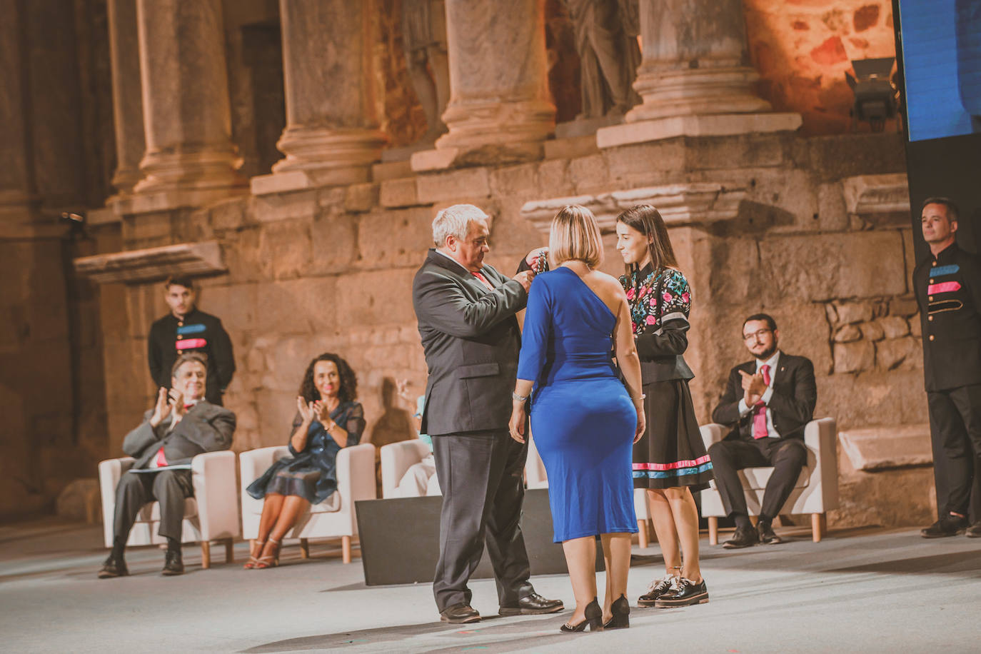 Fotos: Acto de entrega de las Medallas de Extremadura en el Teatro Romano