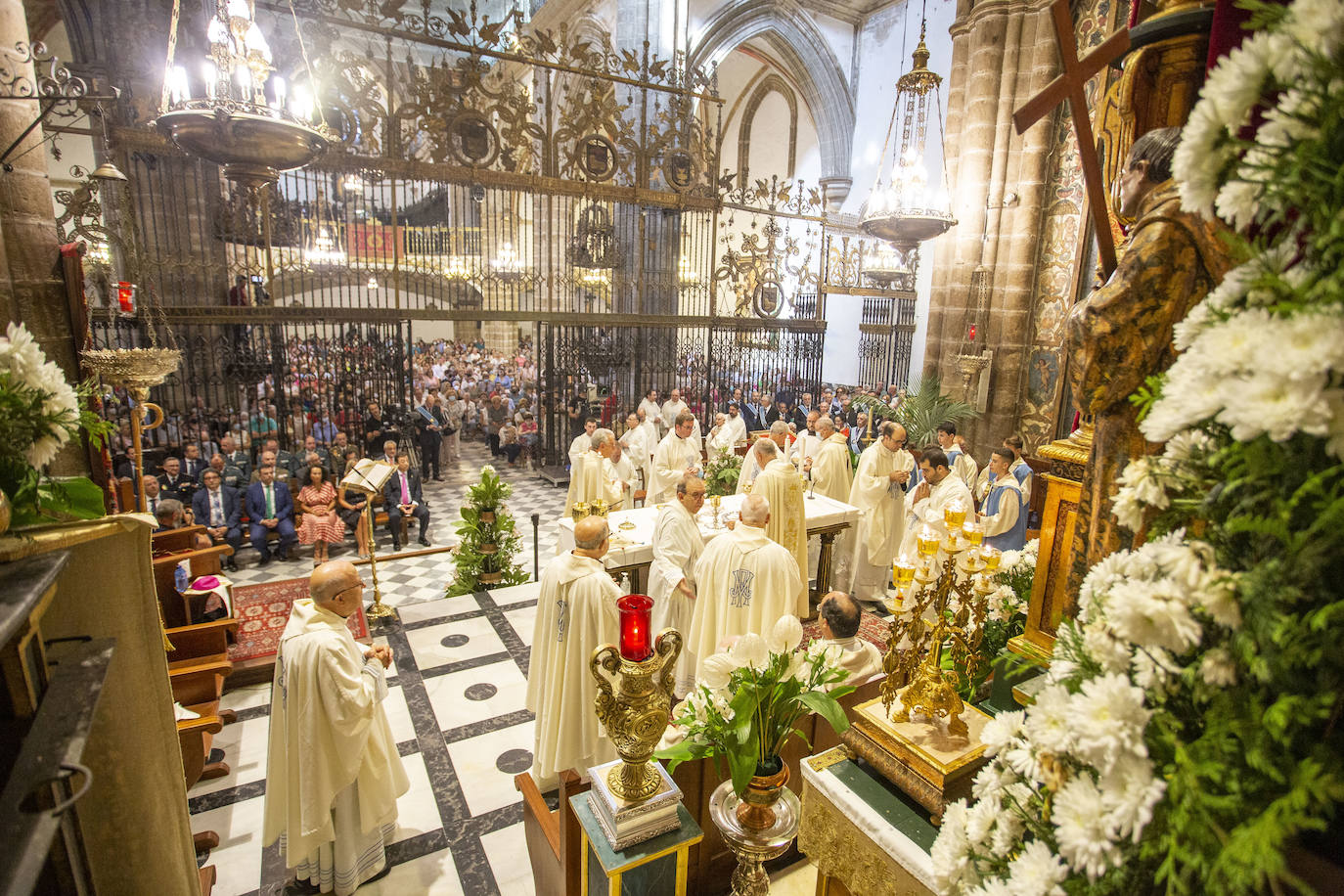 Fotos: Guadalupe vive su fiesta grande sin restricciones y recupera su procesión por el claustro mudéjar