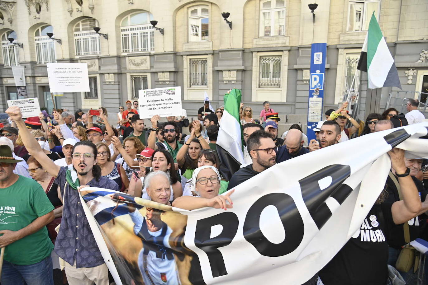 Fotos: La manifestación en Madrid por un tren digno para Extremadura