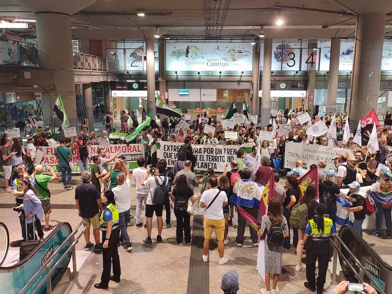 Fotos: La manifestación en Madrid por un tren digno para Extremadura