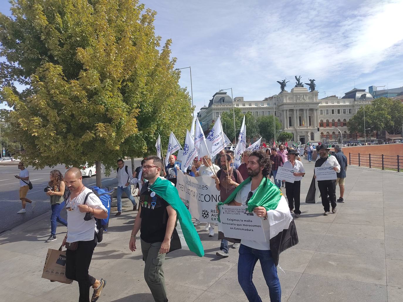 Fotos: La manifestación en Madrid por un tren digno para Extremadura