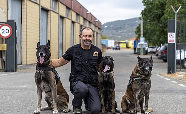 Juan Carlos Gutiérrez, con Hurko, Crash y Llimi. 