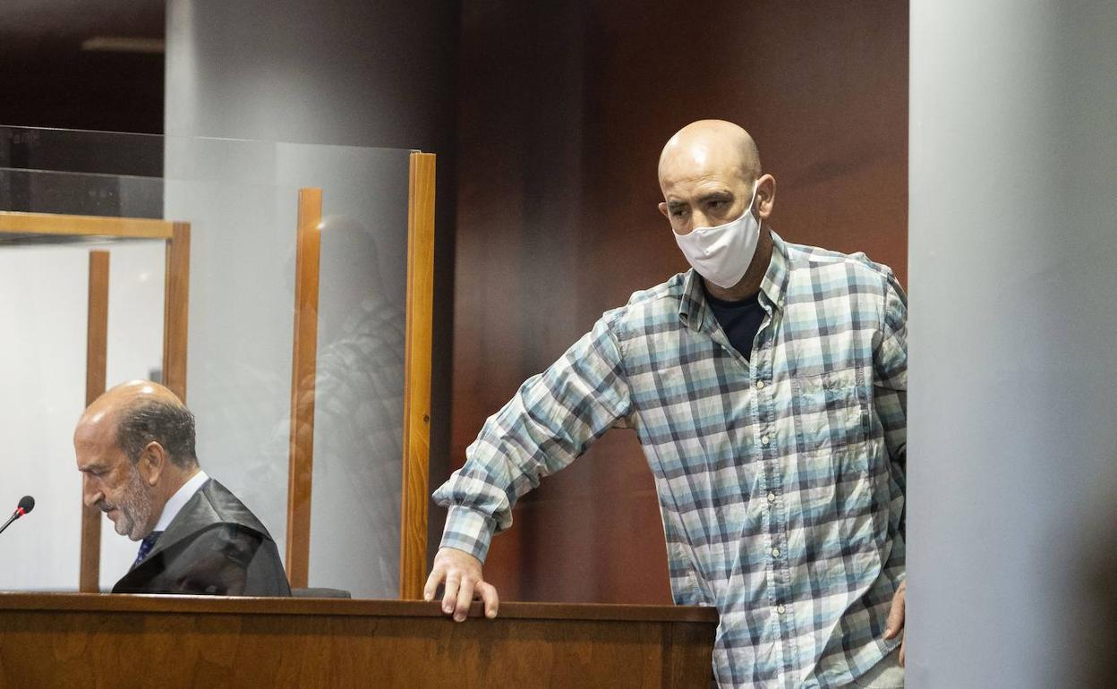 Juan José Palacio acudiendo a prestar declaración ante los miembros del tribunal de jurado. 