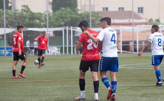 Foto: partido del Montijo-Tamaraceite. Vídeo: Imágenes de la operación en la que se desarticuló la organización dedicada al amaño de partidos de fútbol en España y Gibraltar.