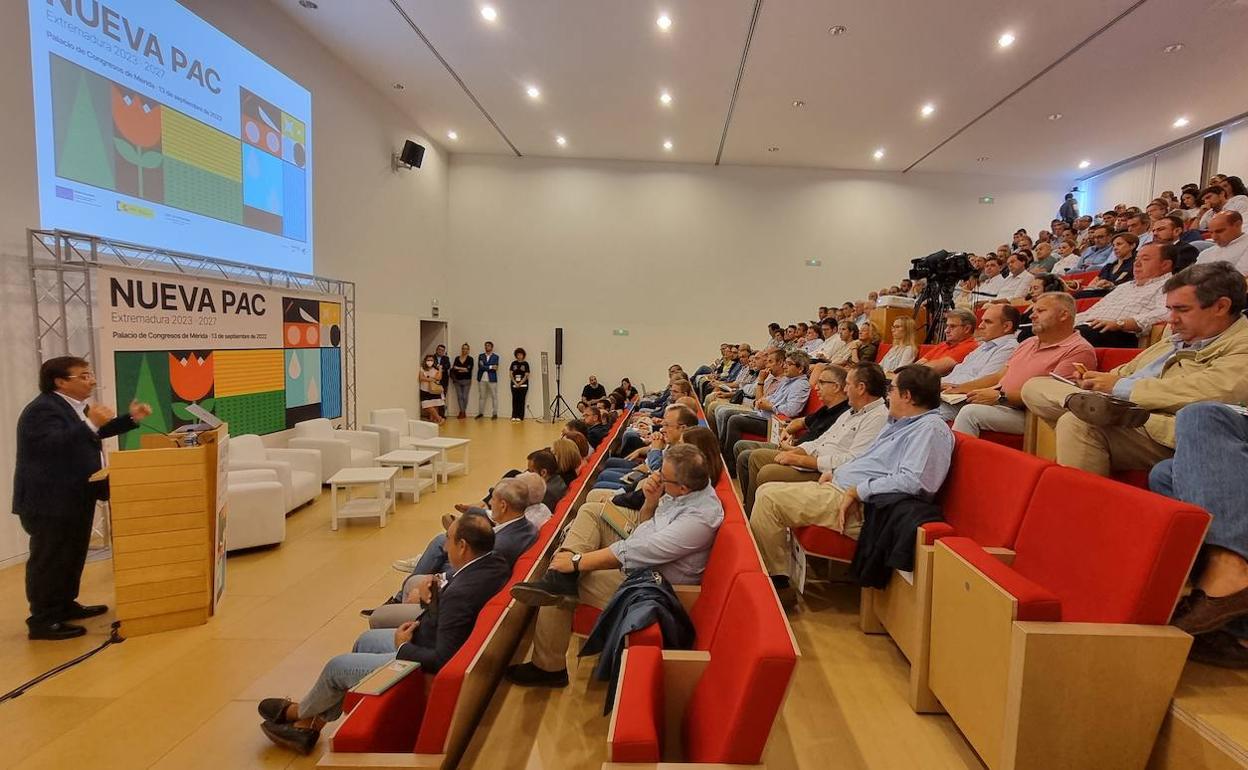 Guillermo Fernández Vara, durante su intervención de este martes en un evento un evento organizado por la consejería de Agricultura, Desarrollo Rural, Población y Territorio. 