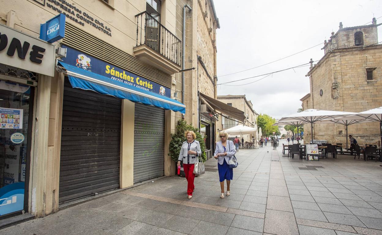 El establecimiento próximo a la plaza de San Juan ha sido uno de los últimos en cerrar sus puertas. 