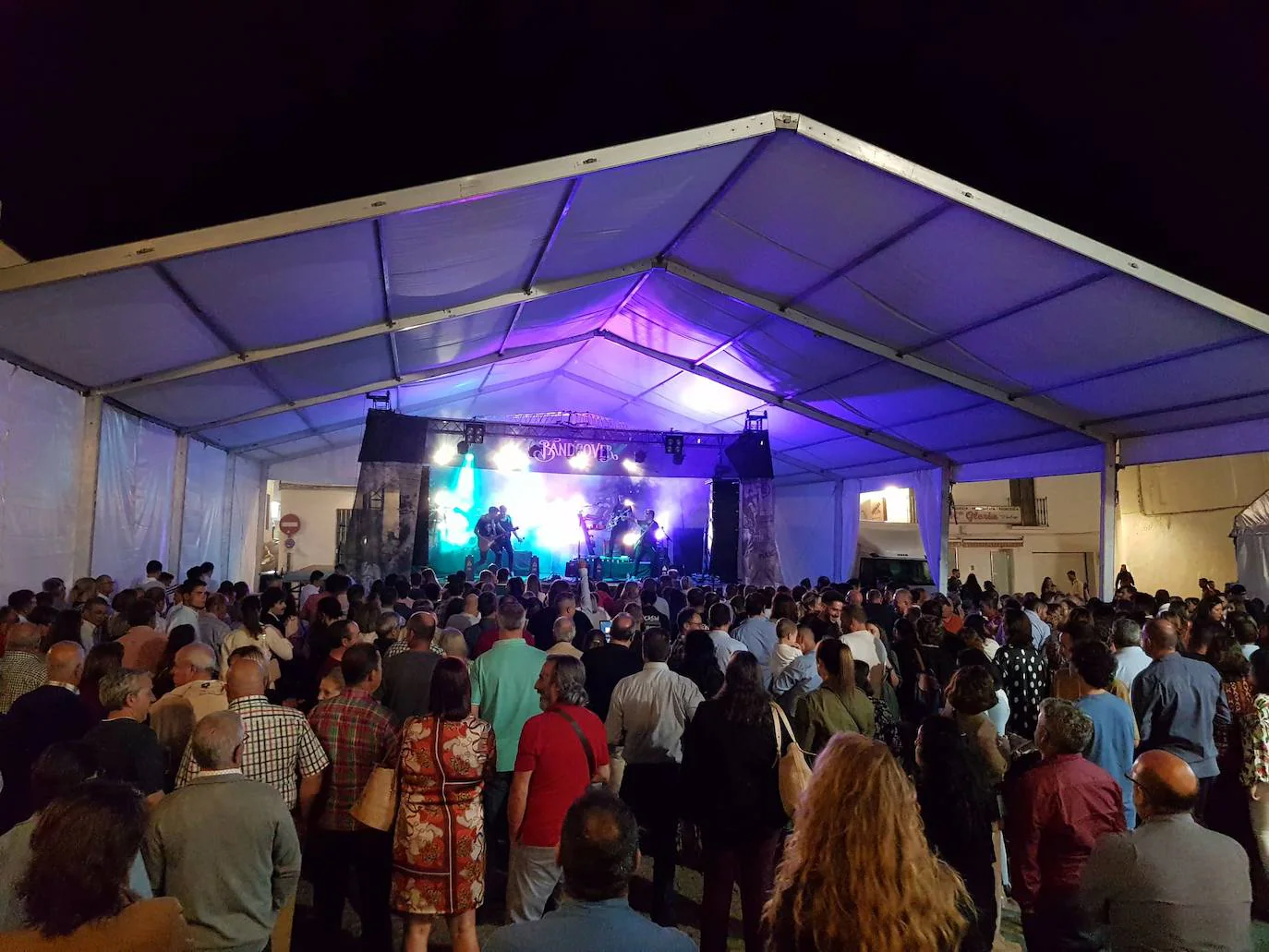 Fotos: Caldereta multitudinaria en Fuente del Maestre por las Fiestas del Cristo