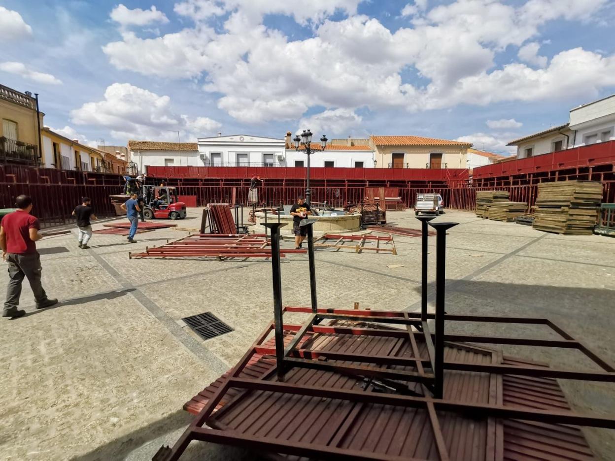 Montaje de la plaza de toros portátil. 