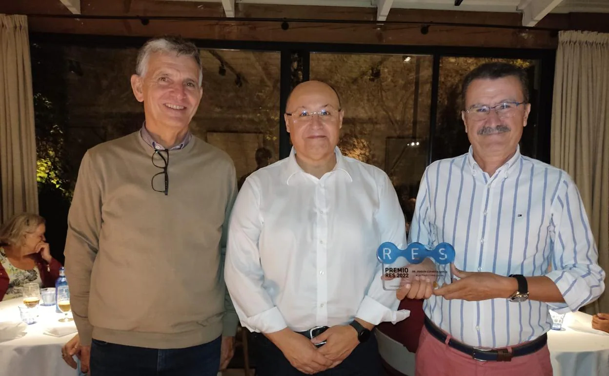 El investigador de la UEx Joaquín Espinosa recibe un premio de la Red Española de Supercomputación