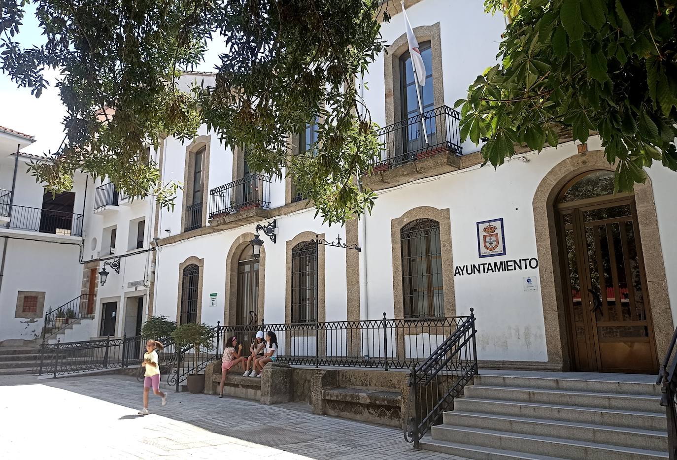 Ayuntamiento de Baños de Montemayor.