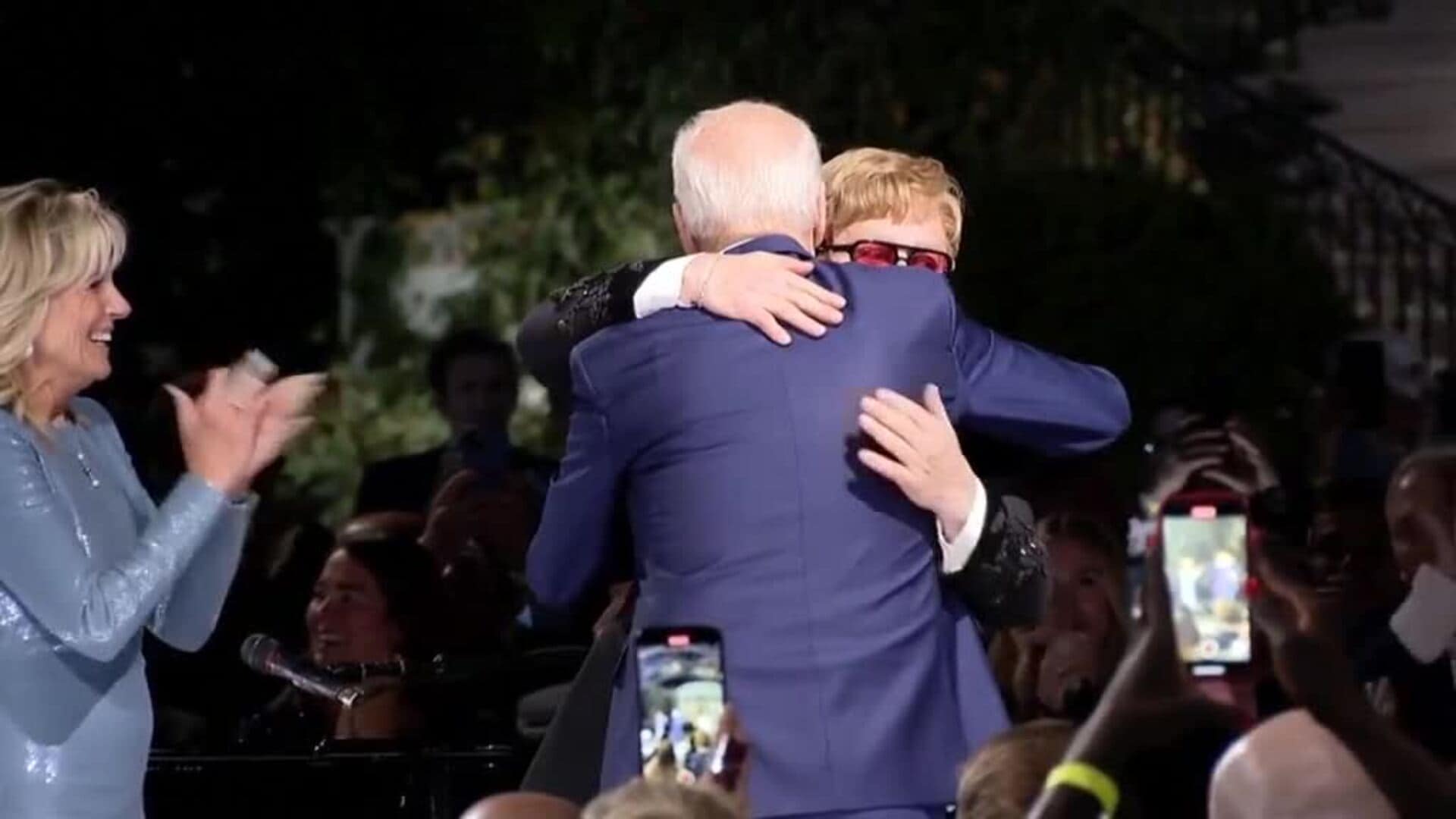 Biden concede a Elton John la Medalla Nacional de Humanidades