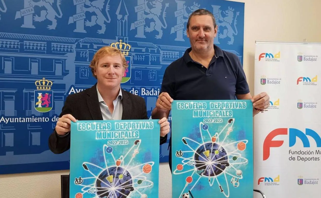 El alcalde, Ignacio Gragera, y el edil de Deportes, Juancho Pérez (PP), en la presentación de las Escuelas Deportivas este miércoles. 