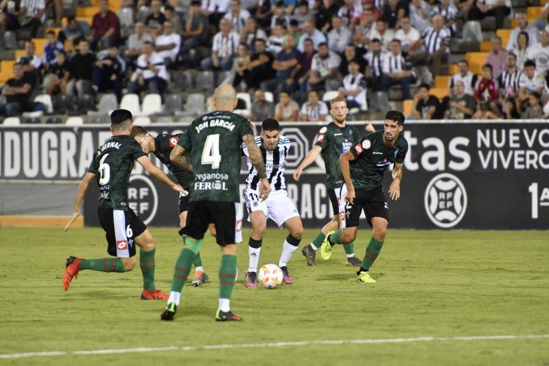 Fotos: Las mejores imágenes del Badajoz-Racing de Ferrol