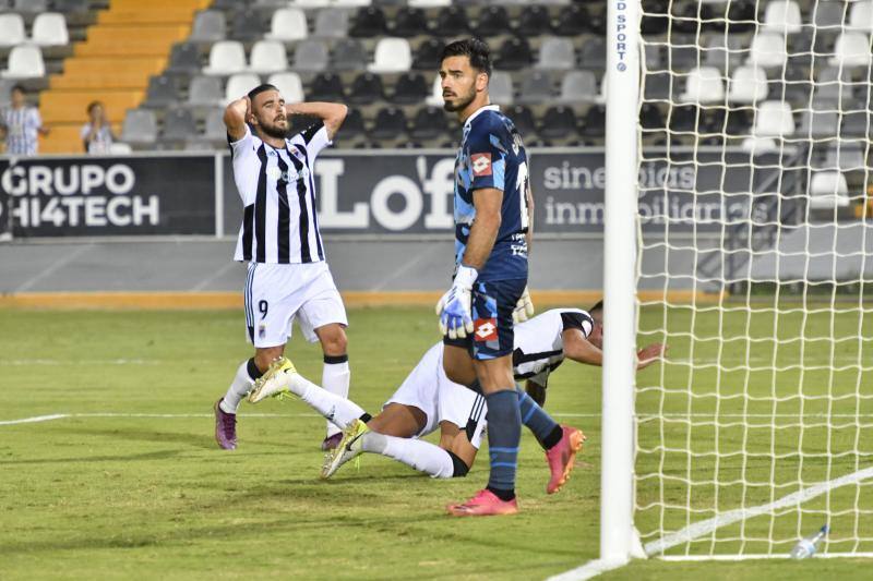 Fotos: Las mejores imágenes del Badajoz-Racing de Ferrol