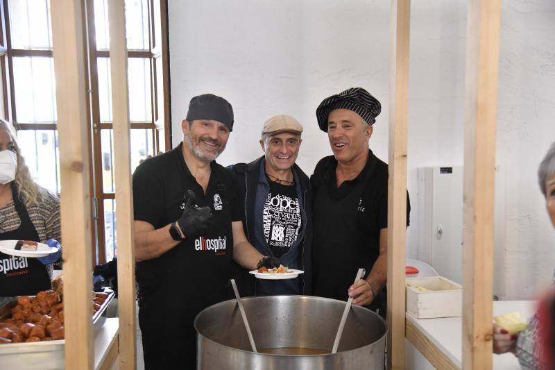 El actor Pepe Viyuela, el mercado gastronómico y el 'Repair Café' atraen a cientos de pacenses. 