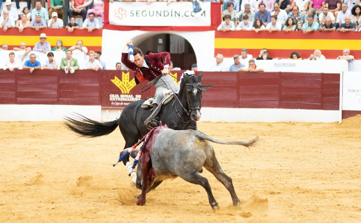 Leonardo Hernández durante la faena.