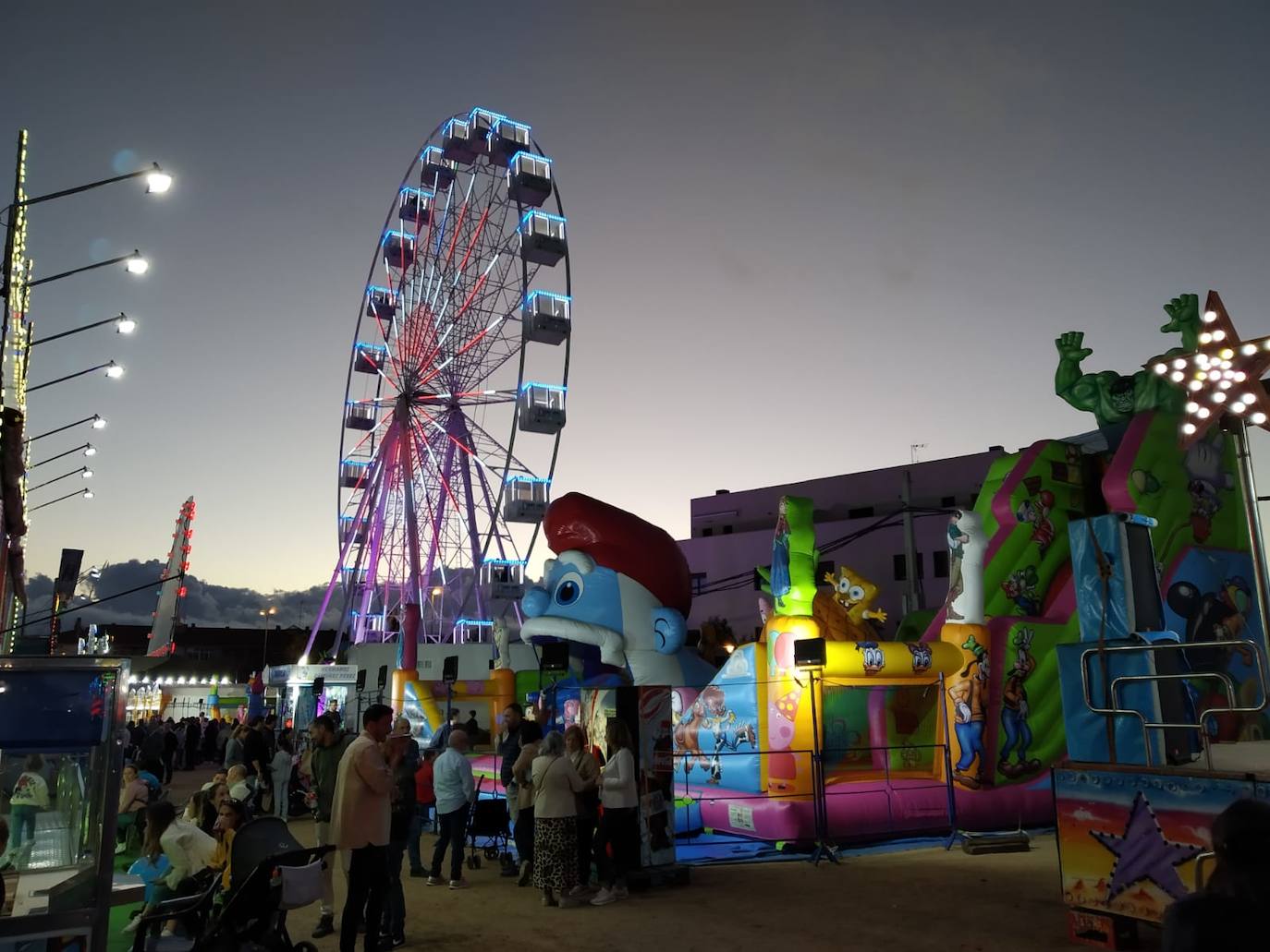 Casetas y atracciones en la Feria de Zafra. 