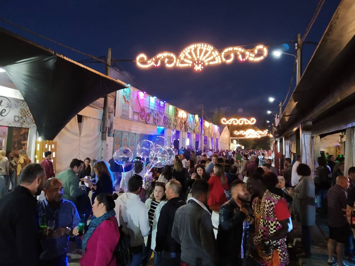 Casetas y atracciones en la Feria de Zafra. 