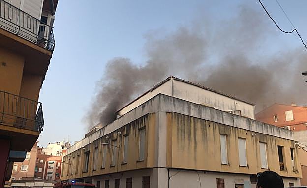 Humo visto desde el exterior.