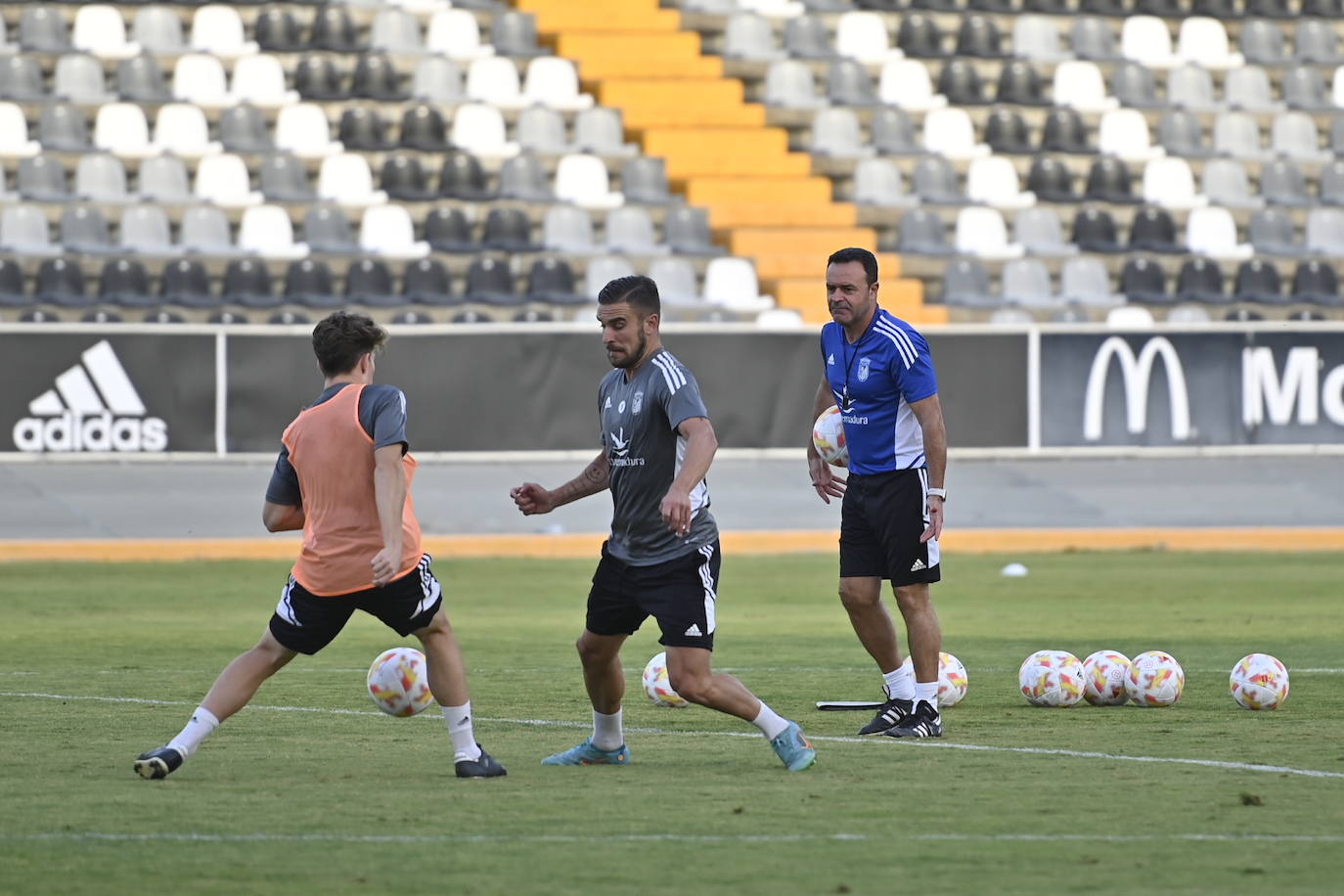 Fotos: Imágenes del entrenamiento del Badajoz