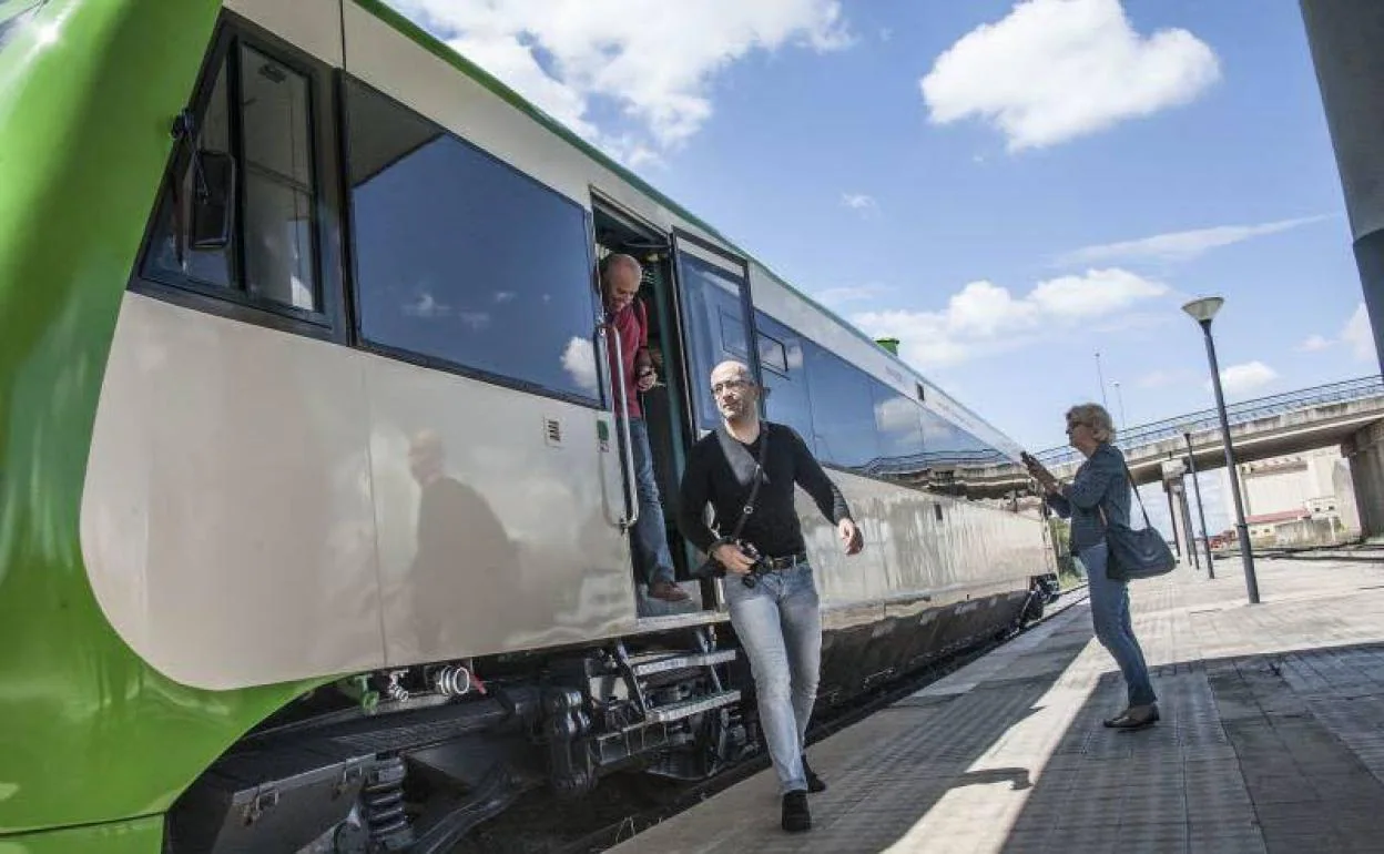 Imagen de un tren en la estación de Elvas.