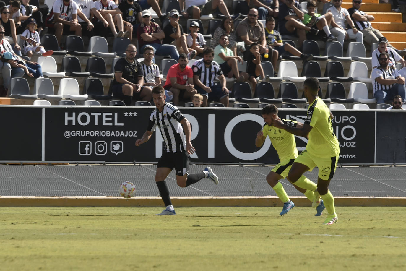 Fotos: El partido Badajoz-Ceuta, en imágenes