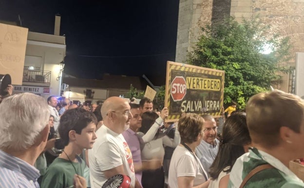 Ruido y toque de campanas para silenciar el proyecto de vertedero en Salvatierra