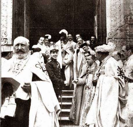 Alfonso XIII en los actos del Viernes Santo de 1914.