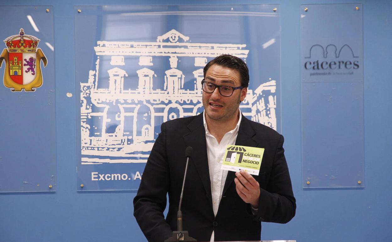 Jorge Suárez durante su etapa como concejal en el Ayuntamiento de Cáceres.