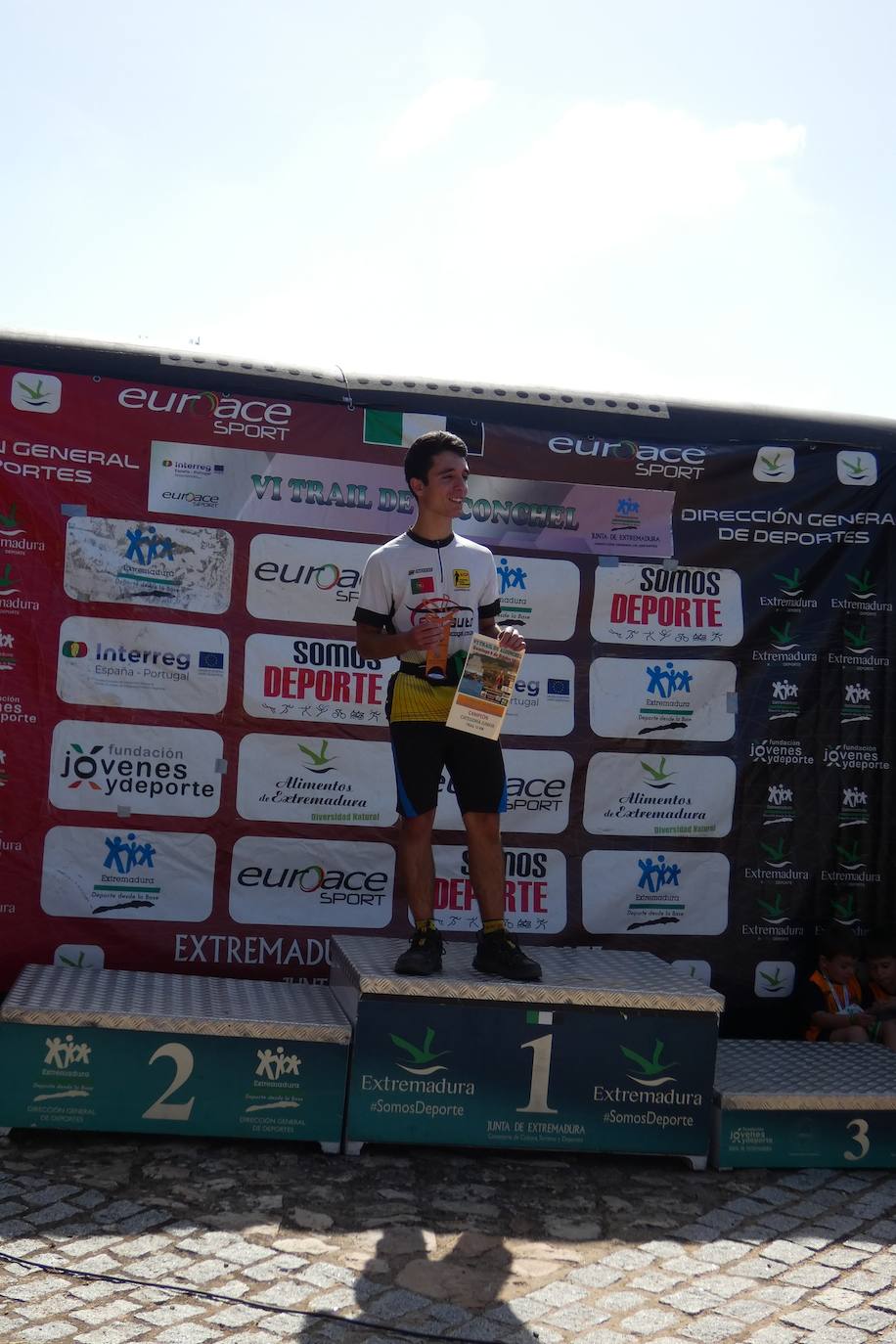 Más de un centenar de corredores participaron en las dos modalidades del trail que llevó de El Terrero a el castillo de Miraflores. 