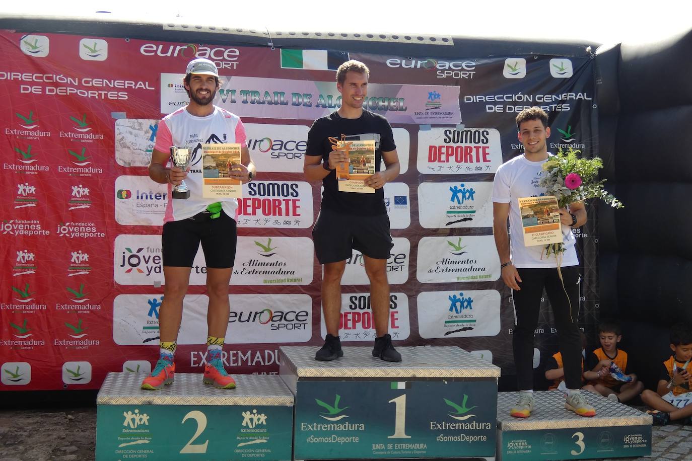 Más de un centenar de corredores participaron en las dos modalidades del trail que llevó de El Terrero a el castillo de Miraflores. 