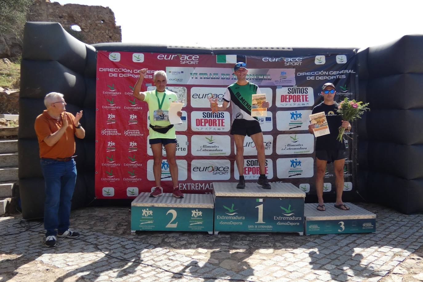 Más de un centenar de corredores participaron en las dos modalidades del trail que llevó de El Terrero a el castillo de Miraflores. 