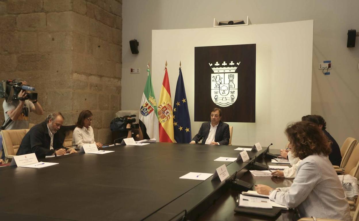 La vicepresidenta primera y consejera de Hacienda de la Junta de Extremadura, Pilar Blanco-Morales, presenta en el Consejo de Gobierno el proyecto de Presupuestos para 2023. 