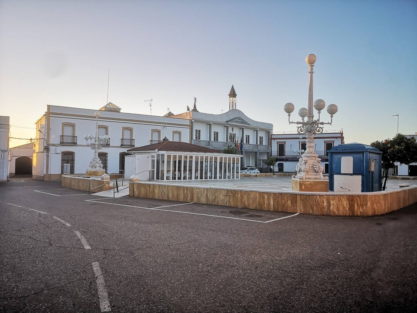 Plaza de España de Alconchel, conocida popularmente como El Terrero. 