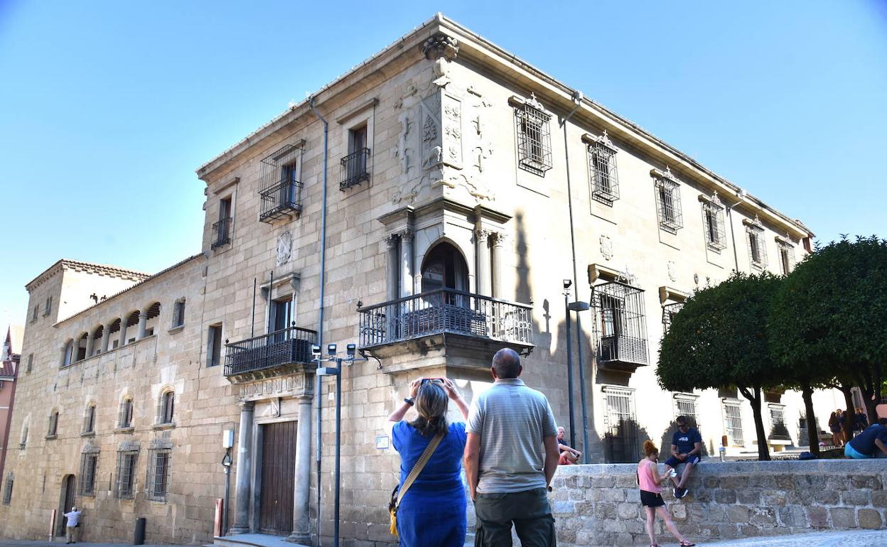 Palacio del Doctor Trujillo y Casa del Deán, en la calle Blanca. 