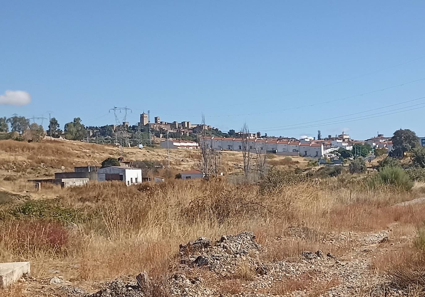 Entrando a Trujillo por el camino de La Cumbre.