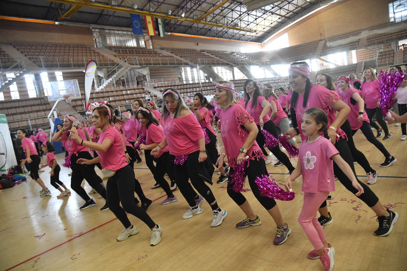 Fotos: Zumba contra el cáncer de mama en Badajoz