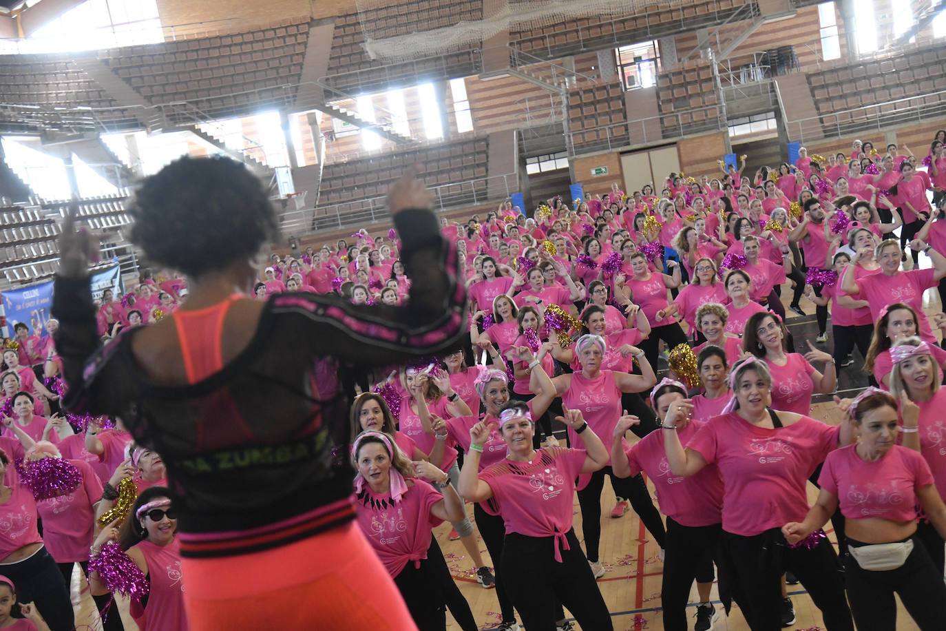 Fotos: Zumba contra el cáncer de mama en Badajoz